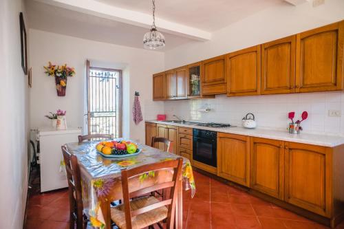 Cuisine ou kitchenette dans l'établissement Agriturismo Collosodo