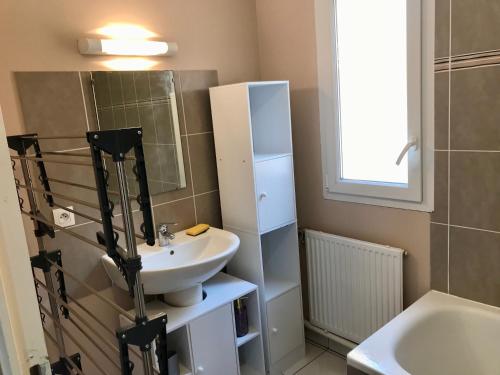 Koupelna v ubytování Agréable maison proche Gare avec parking gratuit