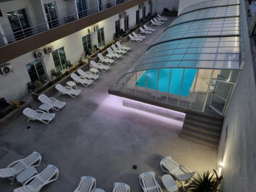 an overhead view of a building with chairs and a swimming pool at Casa de Playa in Necochea