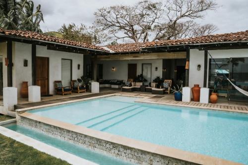 المسبح في Villa Nomada أو بالجوار