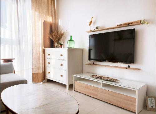 Televízia a/alebo spoločenská miestnosť v ubytovaní CASA CARBÓN