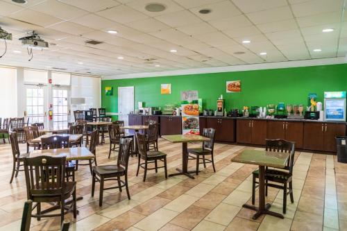 Restaurace v ubytování Quality Inn Richmond Hill - Savannah I-95