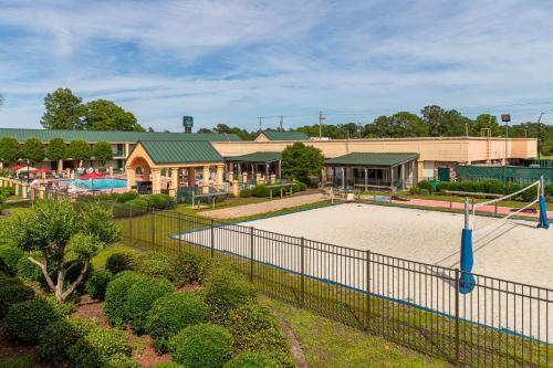Bazén v ubytování Quality Inn Richmond Hill - Savannah I-95 nebo v jeho okolí
