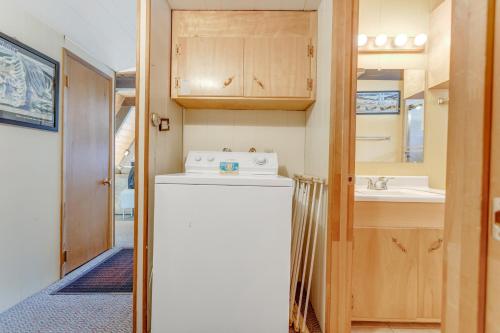 Gambar di galeri bagi Vacation Home 216 di Bear Valley
