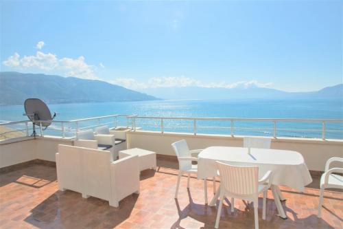 Sky & Sea Beachfront Apartment with Panoramic Terrace