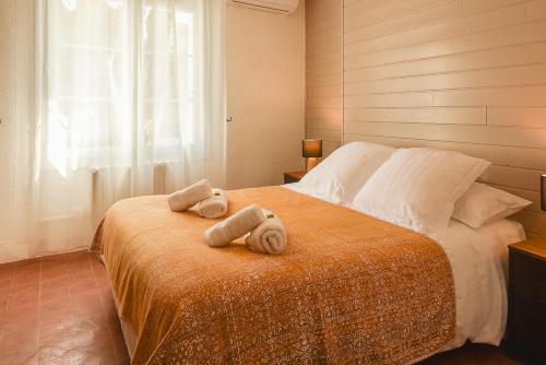 Postel nebo postele na pokoji v ubytování Maison de village Malaucène Ventoux