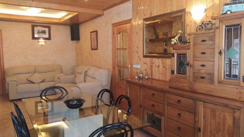 Casa Axier-Chalet con Piscina privada y chimeneaにあるシーティングエリア