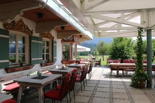 A restaurant or other place to eat at DEVA Villa Mittermaier