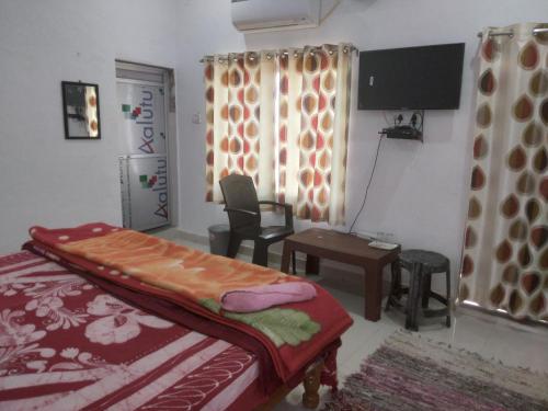 Ένα ή περισσότερα κρεβάτια σε δωμάτιο στο Happy Homestay
