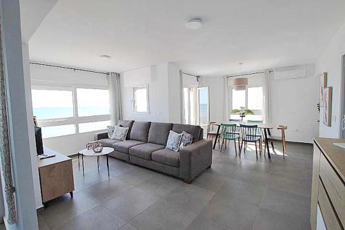 Un lugar para sentarse en Apartamento Primera Línea Playa Centro de Guardamar