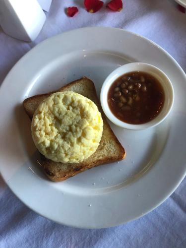 Makanan di atau berdekatan hotel