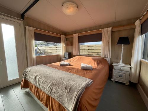 Ein Bett oder Betten in einem Zimmer der Unterkunft Wad Leuk