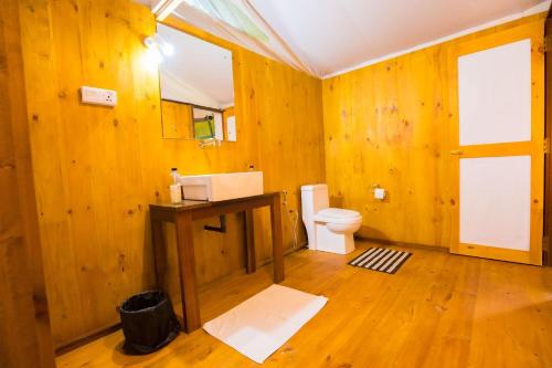 Koupelna v ubytování Yala Leopard Mobile Camp