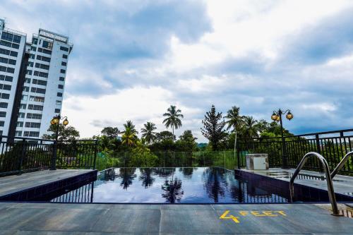 Bazén v ubytování Hotel Ganthera Kandy nebo v jeho okolí