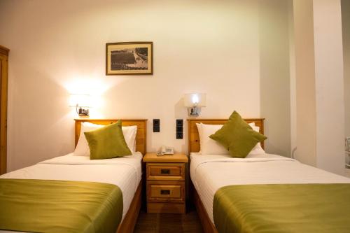 En eller flere senge i et værelse på Hotel Ganthera Kandy