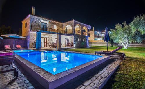 Πισίνα στο ή κοντά στο EVaNTHE STONE VILLAS