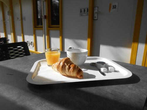 Options de petit-déjeuner proposées aux clients de l'établissement Premiere Classe Brest Gouesnou Aeroport