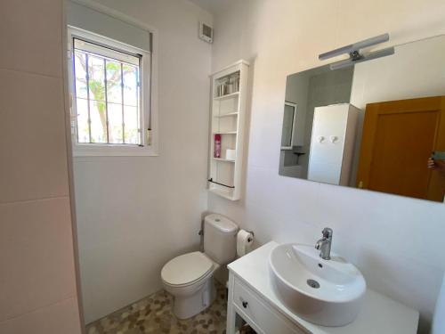 Um banheiro em Casa Mediterráneo near the coast