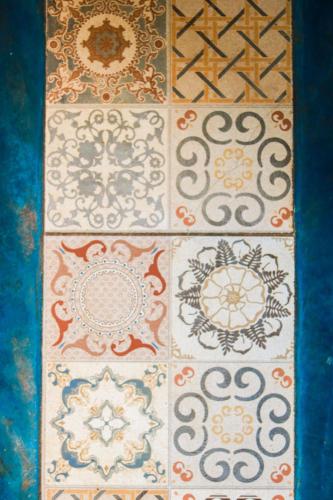 a tile floor with different colored designs on it at Pousada Guaiamum in Itacaré