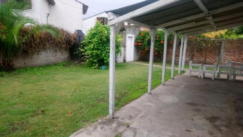 Taman di luar Casa Los Jardines