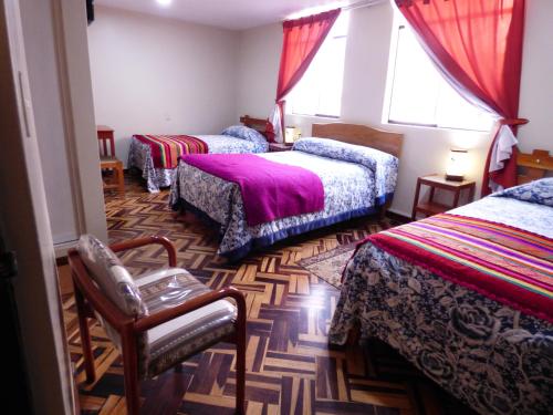 En eller flere senge i et værelse på Hostal los Uros