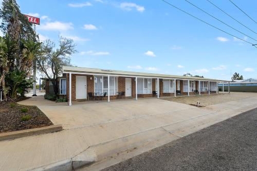 an empty building on the side of a street at Comfort Inn Flinders on Main in Port Pirie