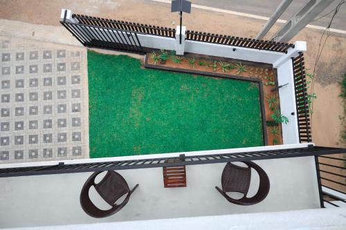 an overhead view of a swimming pool on a building at Atrium Hiriketiya in Hiriketiya