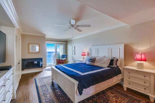 Cama o camas de una habitación en Work Friendly Oceanfront SURF25 Condo