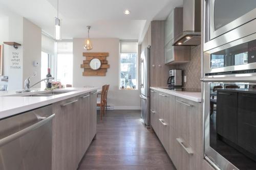 Gorgeous Downtown Hideaway – Photos 2