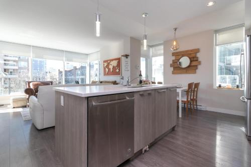Gorgeous Downtown Hideaway – Photos 4