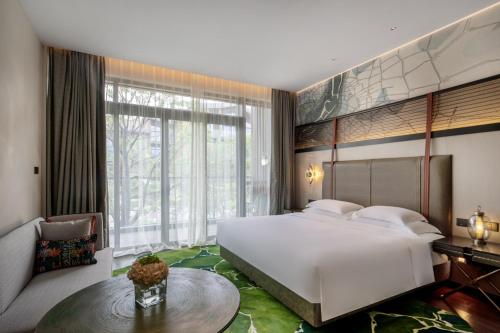 Ένα ή περισσότερα κρεβάτια σε δωμάτιο στο Hotel Indigo Nanjing Garden Expo by IHG