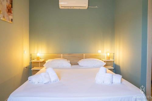 Кровать или кровати в номере Aphrodite’s Cozy House