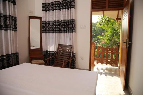 Ένα ή περισσότερα κρεβάτια σε δωμάτιο στο Guruge guest house