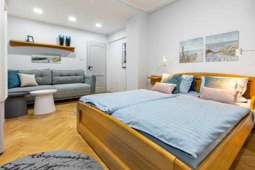 Posteľ alebo postele v izbe v ubytovaní Apartments Letná, AC & garage 89m2 and 44m2