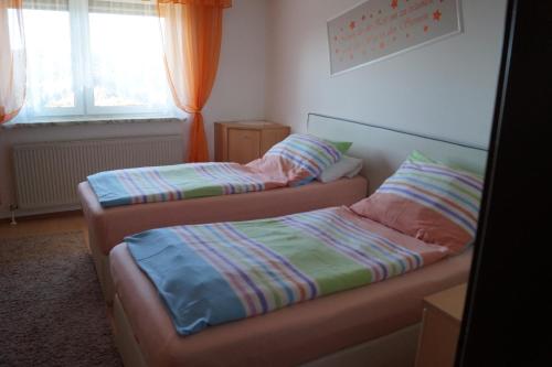 Postel nebo postele na pokoji v ubytování Ferienwohnung Höbart