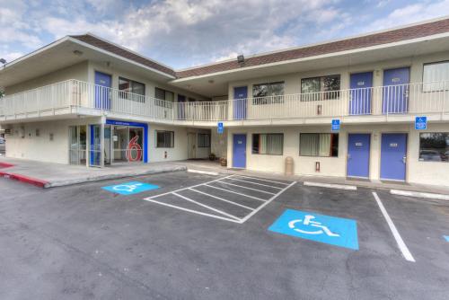 a parking lot in front of a hotel at Motel 6-Troutdale, OR - Portland East in Troutdale