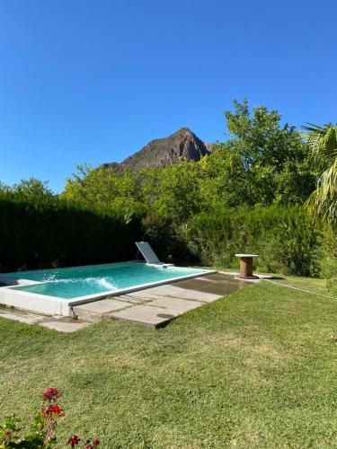 a swimming pool with a mountain in the background at Chalet Ágata in Valle Grande