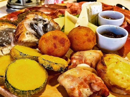 ホテルの敷地内または近くでの食事または食べ物