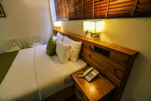 Postel nebo postele na pokoji v ubytování Hotel Ganthera Kandy