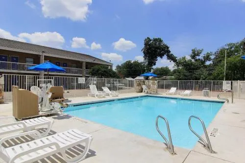 Motel 6 Austin, TX - Central Downtown UT in Round Rock