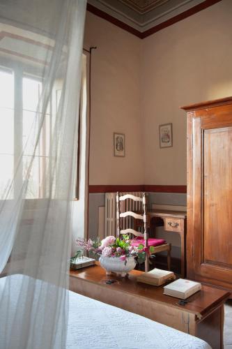 a room with a table with a bowl of flowers on it at Il Castello di San Michele in San Michele in Teverina
