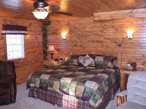 A bed or beds in a room at Trickling Waters Retreat