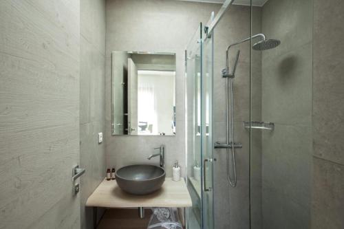 Kylpyhuone majoituspaikassa Appartement E RONDINELLE 2