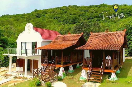 Casa con balcón y casa con montaña en Deepsky Villa en Karimunjawa