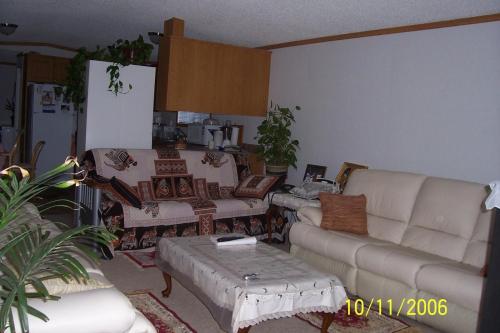 Χώρος καθιστικού στο Right Choice Home Valemount