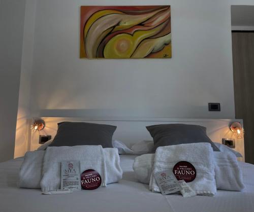 a bed with towels and pillows on top of it at Il vecchio Fauno in Pompei