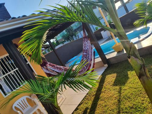 Zahrada ubytování Cantinho das Palmeiras em Itapoá- Casa c piscina p 6 pessoas