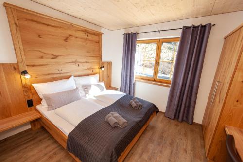 a bedroom with a large bed with two stuffed animals on it at Gladerhof in Zwickenberg