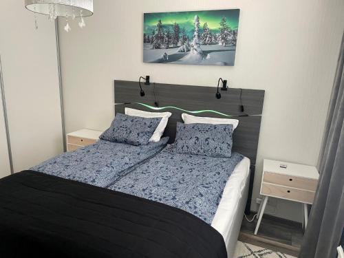 Un pat sau paturi într-o cameră la Polar apartment