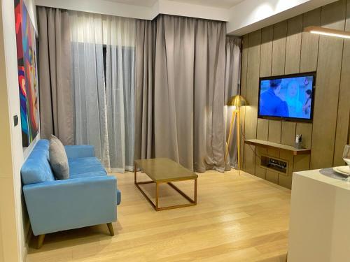 Una televisión o centro de entretenimiento en Like Home Star KLCC